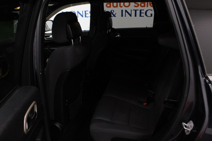 2014 Jeep Grand Cherokee 4WD 4dr Laredo, available for sale in Plainville, Connecticut | New England Auto Sales LLC. Plainville, Connecticut 2014 Jeep Grand Cherokee 4WD 4dr Laredo, available for sale in Plainville, Connecticut | New England Auto Sales LLC. Plainville, Connecticut