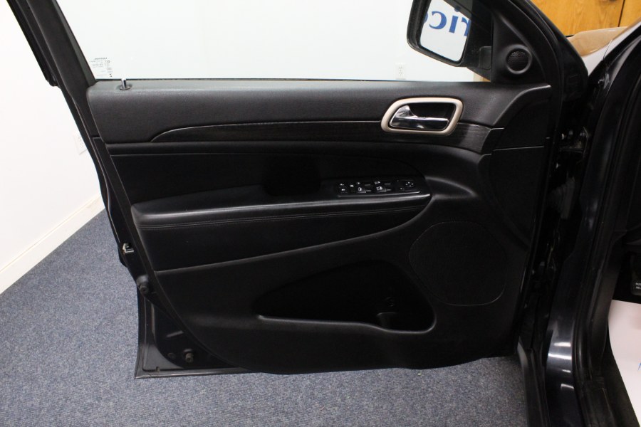 2014 Jeep Grand Cherokee 4WD 4dr Laredo, available for sale in Plainville, Connecticut | New England Auto Sales LLC. Plainville, Connecticut 2014 Jeep Grand Cherokee 4WD 4dr Laredo, available for sale in Plainville, Connecticut | New England Auto Sales LLC. Plainville, Connecticut