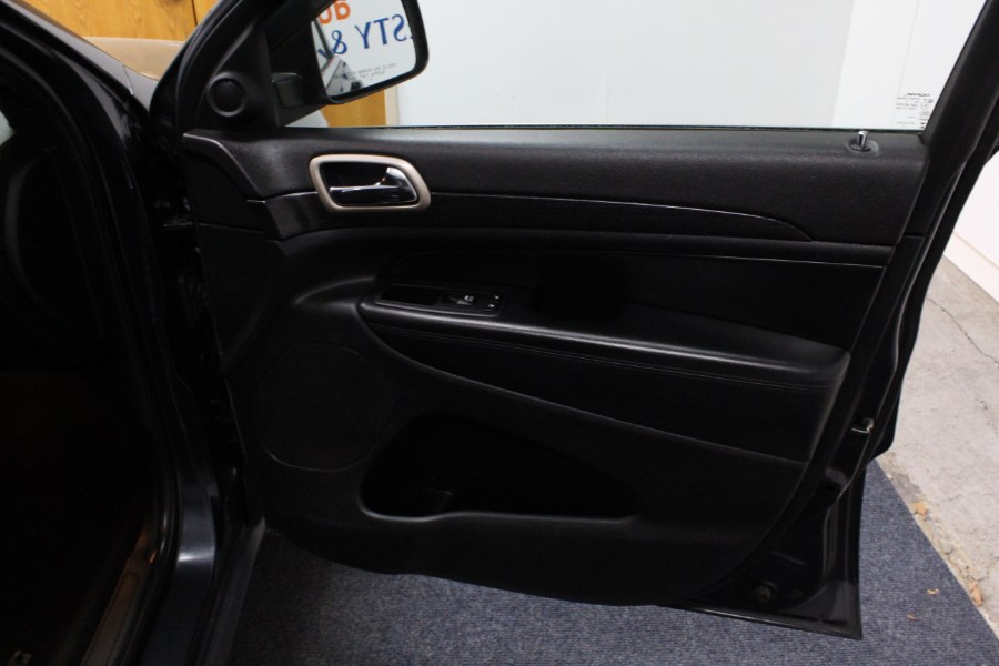 2014 Jeep Grand Cherokee 4WD 4dr Laredo, available for sale in Plainville, Connecticut | New England Auto Sales LLC. Plainville, Connecticut 2014 Jeep Grand Cherokee 4WD 4dr Laredo, available for sale in Plainville, Connecticut | New England Auto Sales LLC. Plainville, Connecticut