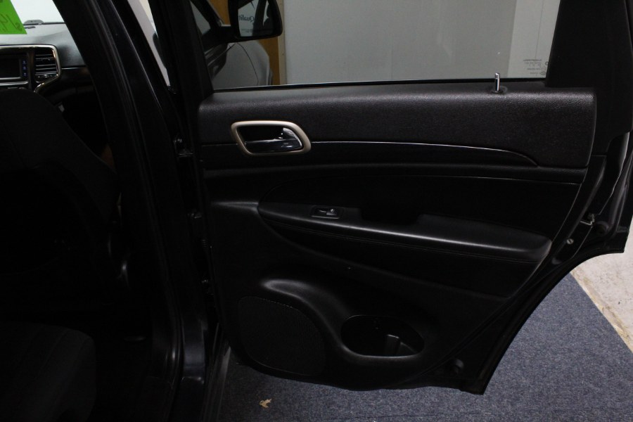 2014 Jeep Grand Cherokee 4WD 4dr Laredo, available for sale in Plainville, Connecticut | New England Auto Sales LLC. Plainville, Connecticut 2014 Jeep Grand Cherokee 4WD 4dr Laredo, available for sale in Plainville, Connecticut | New England Auto Sales LLC. Plainville, Connecticut