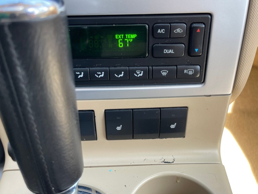 2006 Mercury Mountaineer 4dr Luxury AWD, available for sale in Huntington Station, New York | My Auto Inc.. Huntington Station, New York 2006 Mercury Mountaineer 4dr Luxury AWD, available for sale in Huntington Station, New York | My Auto Inc.. Huntington Station, New York