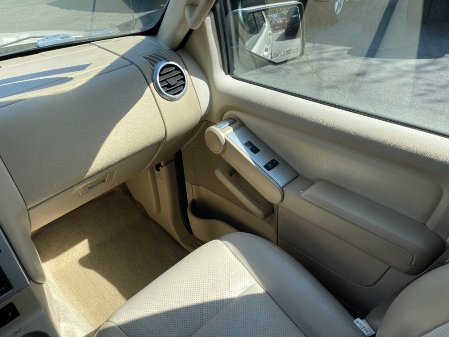 2006 Mercury Mountaineer 4dr Luxury AWD, available for sale in Huntington Station, New York | My Auto Inc.. Huntington Station, New York 2006 Mercury Mountaineer 4dr Luxury AWD, available for sale in Huntington Station, New York | My Auto Inc.. Huntington Station, New York