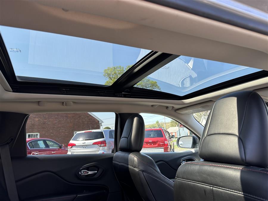 2015 Jeep Cherokee 4WD 4dr Trailhawk, available for sale in Southwick, Massachusetts | Country Auto Sales. Southwick, Massachusetts 2015 Jeep Cherokee 4WD 4dr Trailhawk, available for sale in Southwick, Massachusetts | Country Auto Sales. Southwick, Massachusetts