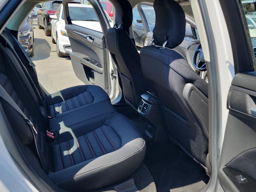 2015 Ford Fusion 4dr Sdn SE FWD, available for sale in Temple Hills, Maryland | Temple Hills Used Car. Temple Hills, Maryland 2015 Ford Fusion 4dr Sdn SE FWD, available for sale in Temple Hills, Maryland | Temple Hills Used Car. Temple Hills, Maryland