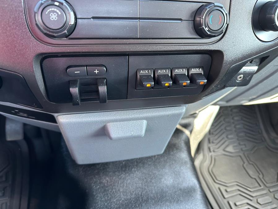2015 Ford Super Duty F-350 SRW 4WD Reg Cab 137" XLT, available for sale in South Windsor, Connecticut | Mike And Tony Auto Sales, Inc. South Windsor, Connecticut 2015 Ford Super Duty F-350 SRW 4WD Reg Cab 137" XLT, available for sale in South Windsor, Connecticut | Mike And Tony Auto Sales, Inc. South Windsor, Connecticut