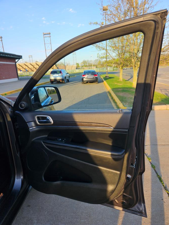 2014 Jeep Grand Cherokee 4WD 4dr Limited, available for sale in New Britain, Connecticut | Supreme Automotive. New Britain, Connecticut 2014 Jeep Grand Cherokee 4WD 4dr Limited, available for sale in New Britain, Connecticut | Supreme Automotive. New Britain, Connecticut