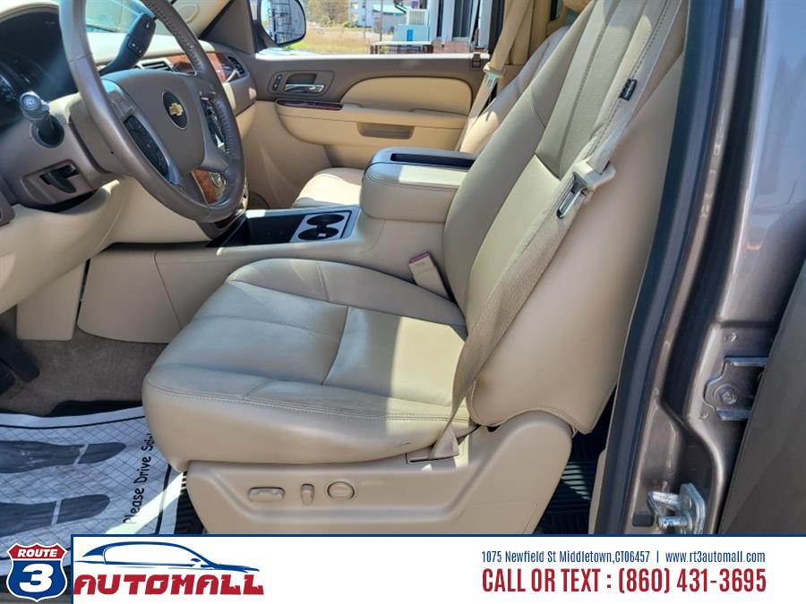 2014 Chevrolet Suburban 4WD 4dr LT, available for sale in Middletown, Connecticut | RT 3 AUTO MALL LLC. Middletown, Connecticut 2014 Chevrolet Suburban 4WD 4dr LT, available for sale in Middletown, Connecticut | RT 3 AUTO MALL LLC. Middletown, Connecticut