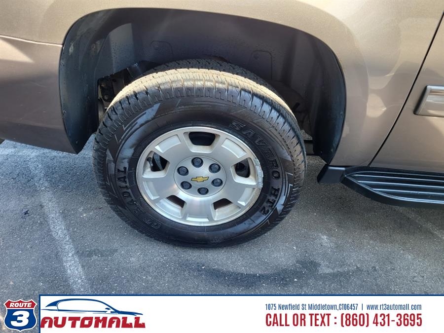 2014 Chevrolet Suburban 4WD 4dr LT, available for sale in Middletown, Connecticut | RT 3 AUTO MALL LLC. Middletown, Connecticut 2014 Chevrolet Suburban 4WD 4dr LT, available for sale in Middletown, Connecticut | RT 3 AUTO MALL LLC. Middletown, Connecticut
