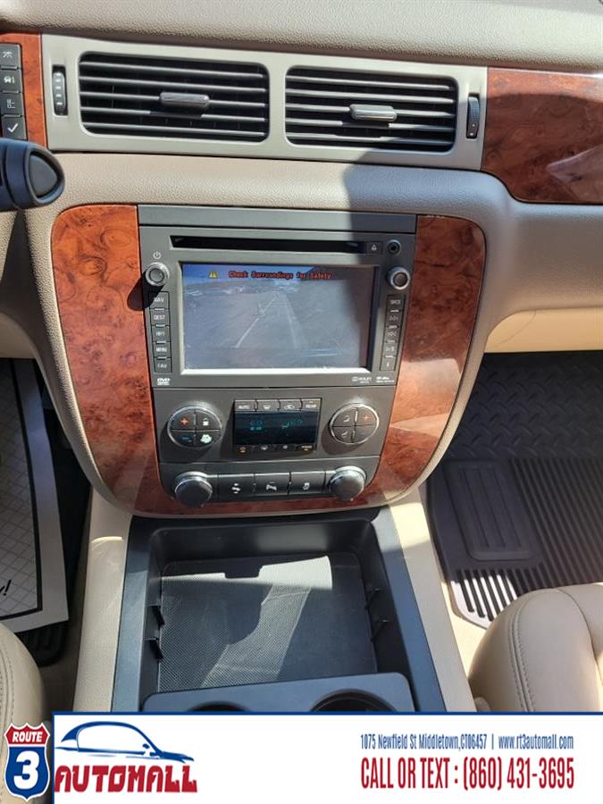 2014 Chevrolet Suburban 4WD 4dr LT, available for sale in Middletown, Connecticut | RT 3 AUTO MALL LLC. Middletown, Connecticut 2014 Chevrolet Suburban 4WD 4dr LT, available for sale in Middletown, Connecticut | RT 3 AUTO MALL LLC. Middletown, Connecticut