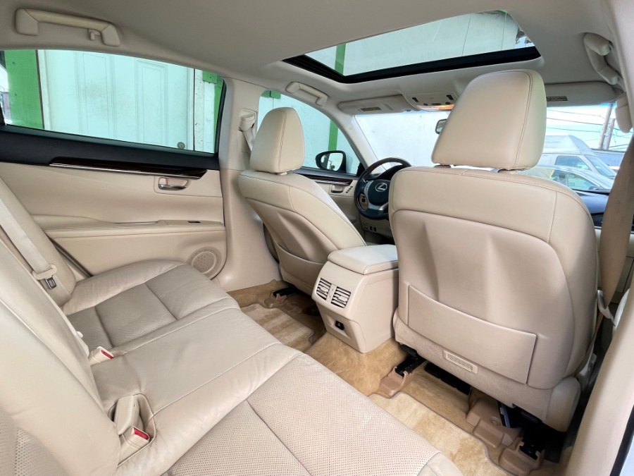 2013 Lexus ES 350 4dr Sdn, available for sale in Corona, California | Green Light Auto. Corona, California 2013 Lexus ES 350 4dr Sdn, available for sale in Corona, California | Green Light Auto. Corona, California
