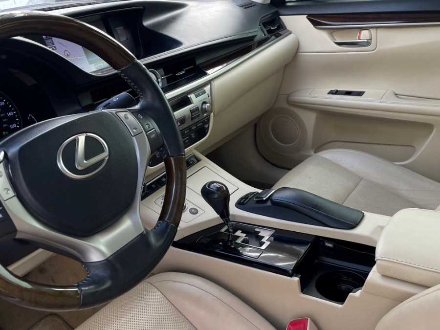 2013 Lexus ES 350 4dr Sdn, available for sale in Corona, California | Green Light Auto. Corona, California 2013 Lexus ES 350 4dr Sdn, available for sale in Corona, California | Green Light Auto. Corona, California