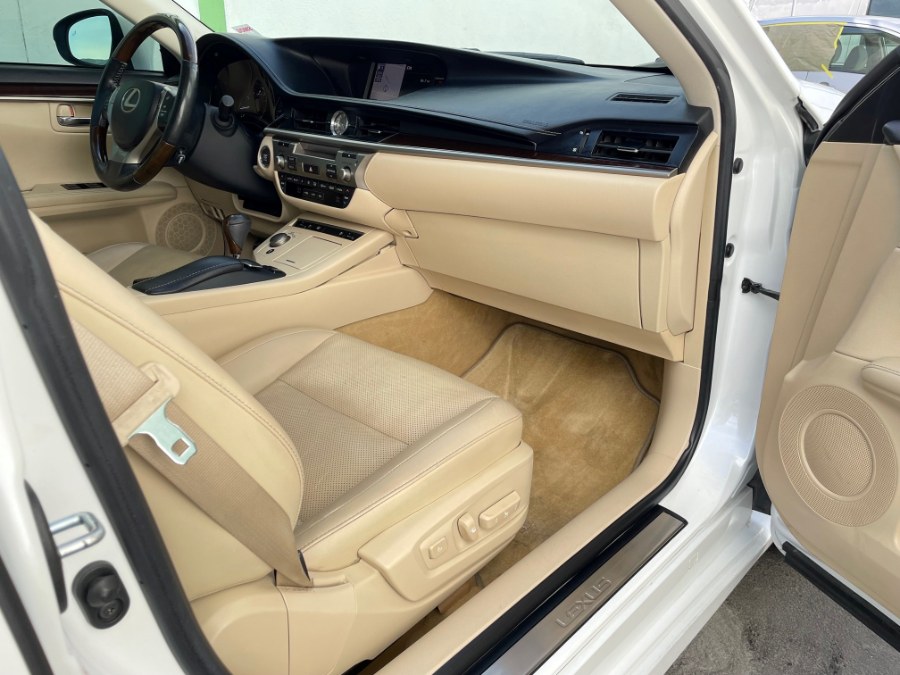 2013 Lexus ES 350 4dr Sdn, available for sale in Corona, California | Green Light Auto. Corona, California 2013 Lexus ES 350 4dr Sdn, available for sale in Corona, California | Green Light Auto. Corona, California
