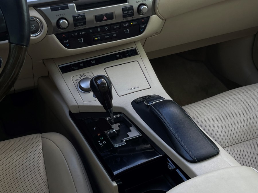 2013 Lexus ES 350 4dr Sdn, available for sale in Corona, California | Green Light Auto. Corona, California 2013 Lexus ES 350 4dr Sdn, available for sale in Corona, California | Green Light Auto. Corona, California