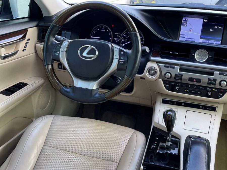2013 Lexus ES 350 4dr Sdn, available for sale in Corona, California | Green Light Auto. Corona, California 2013 Lexus ES 350 4dr Sdn, available for sale in Corona, California | Green Light Auto. Corona, California