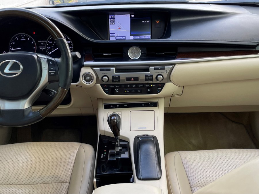 2013 Lexus ES 350 4dr Sdn, available for sale in Corona, California | Green Light Auto. Corona, California 2013 Lexus ES 350 4dr Sdn, available for sale in Corona, California | Green Light Auto. Corona, California