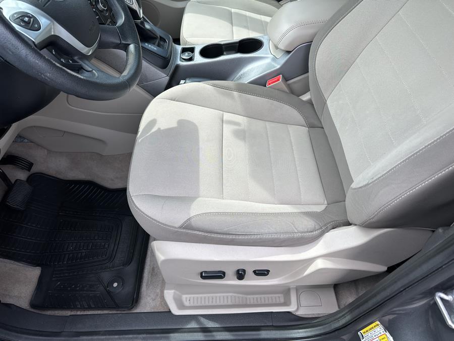 2014 Ford Escape FWD 4dr SE, available for sale in Little Ferry, New Jersey | Victoria Preowned Autos Inc. Little Ferry, New Jersey 2014 Ford Escape FWD 4dr SE, available for sale in Little Ferry, New Jersey | Victoria Preowned Autos Inc. Little Ferry, New Jersey