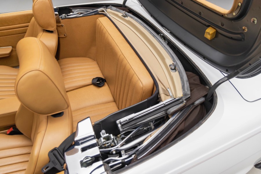 1988 Mercedes-Benz 560 Series 2dr Roadster 560SL, available for sale in North Salem, New York | Meccanic Shop North Inc. North Salem, New York 1988 Mercedes-Benz 560 Series 2dr Roadster 560SL, available for sale in North Salem, New York | Meccanic Shop North Inc. North Salem, New York