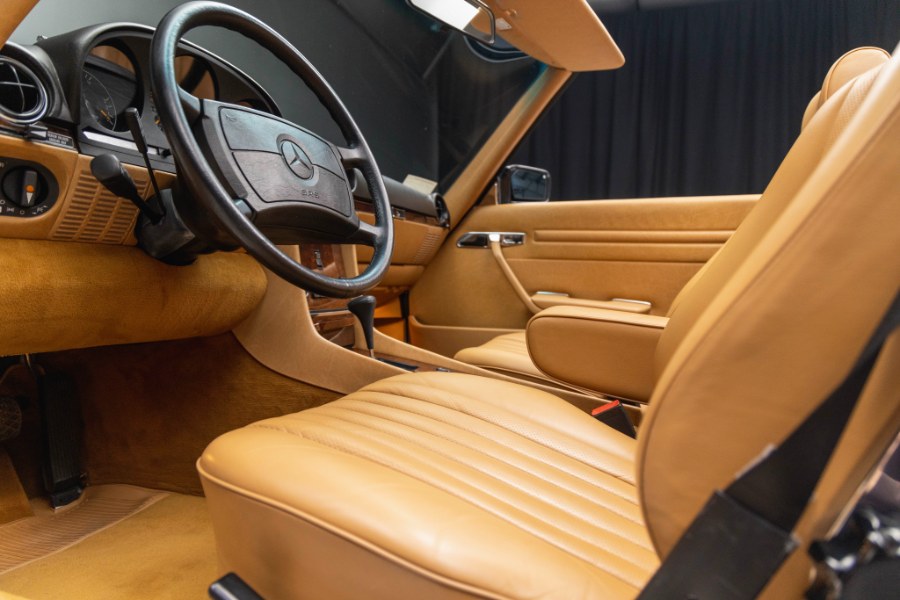 1988 Mercedes-Benz 560 Series 2dr Roadster 560SL, available for sale in North Salem, New York | Meccanic Shop North Inc. North Salem, New York 1988 Mercedes-Benz 560 Series 2dr Roadster 560SL, available for sale in North Salem, New York | Meccanic Shop North Inc. North Salem, New York