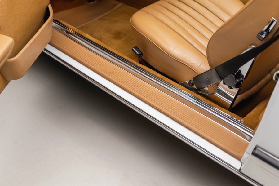 1988 Mercedes-Benz 560 Series 2dr Roadster 560SL, available for sale in North Salem, New York | Meccanic Shop North Inc. North Salem, New York 1988 Mercedes-Benz 560 Series 2dr Roadster 560SL, available for sale in North Salem, New York | Meccanic Shop North Inc. North Salem, New York