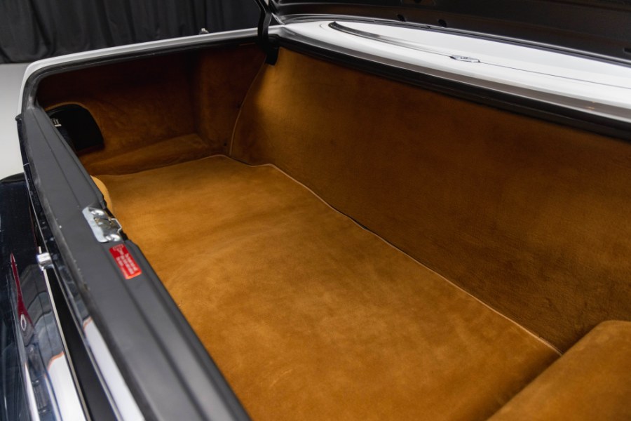 1988 Mercedes-Benz 560 Series 2dr Roadster 560SL, available for sale in North Salem, New York | Meccanic Shop North Inc. North Salem, New York 1988 Mercedes-Benz 560 Series 2dr Roadster 560SL, available for sale in North Salem, New York | Meccanic Shop North Inc. North Salem, New York