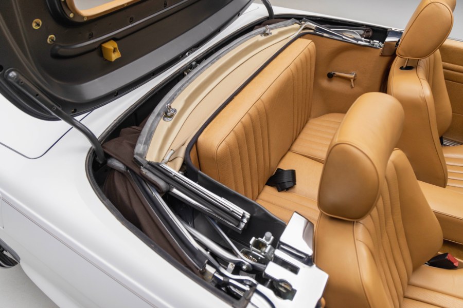 1988 Mercedes-Benz 560 Series 2dr Roadster 560SL, available for sale in North Salem, New York | Meccanic Shop North Inc. North Salem, New York 1988 Mercedes-Benz 560 Series 2dr Roadster 560SL, available for sale in North Salem, New York | Meccanic Shop North Inc. North Salem, New York