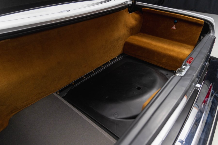 1988 Mercedes-Benz 560 Series 2dr Roadster 560SL, available for sale in North Salem, New York | Meccanic Shop North Inc. North Salem, New York 1988 Mercedes-Benz 560 Series 2dr Roadster 560SL, available for sale in North Salem, New York | Meccanic Shop North Inc. North Salem, New York