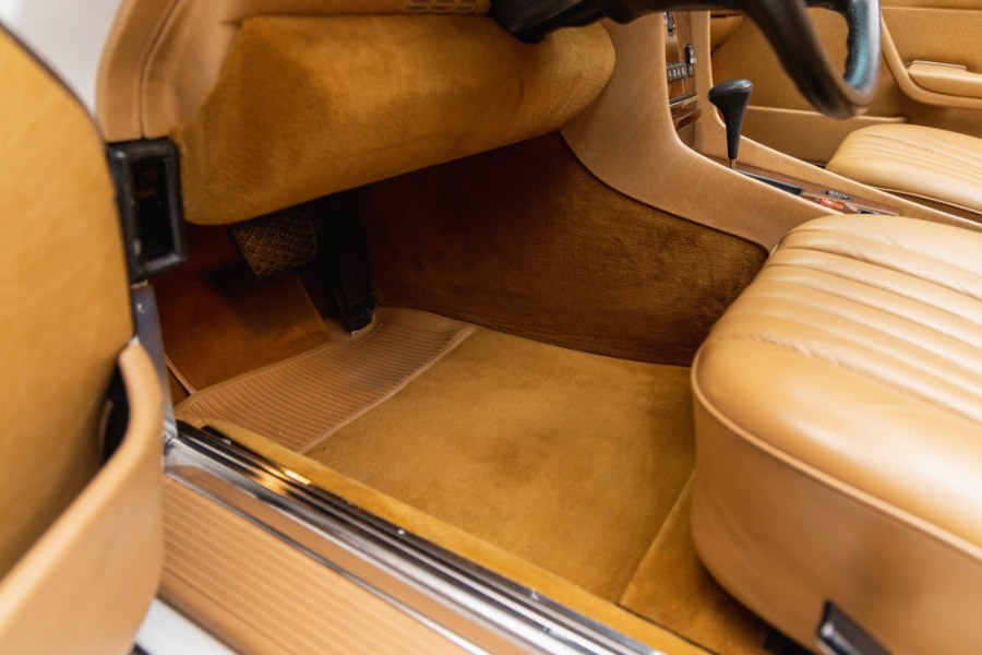 1988 Mercedes-Benz 560 Series 2dr Roadster 560SL, available for sale in North Salem, New York | Meccanic Shop North Inc. North Salem, New York 1988 Mercedes-Benz 560 Series 2dr Roadster 560SL, available for sale in North Salem, New York | Meccanic Shop North Inc. North Salem, New York