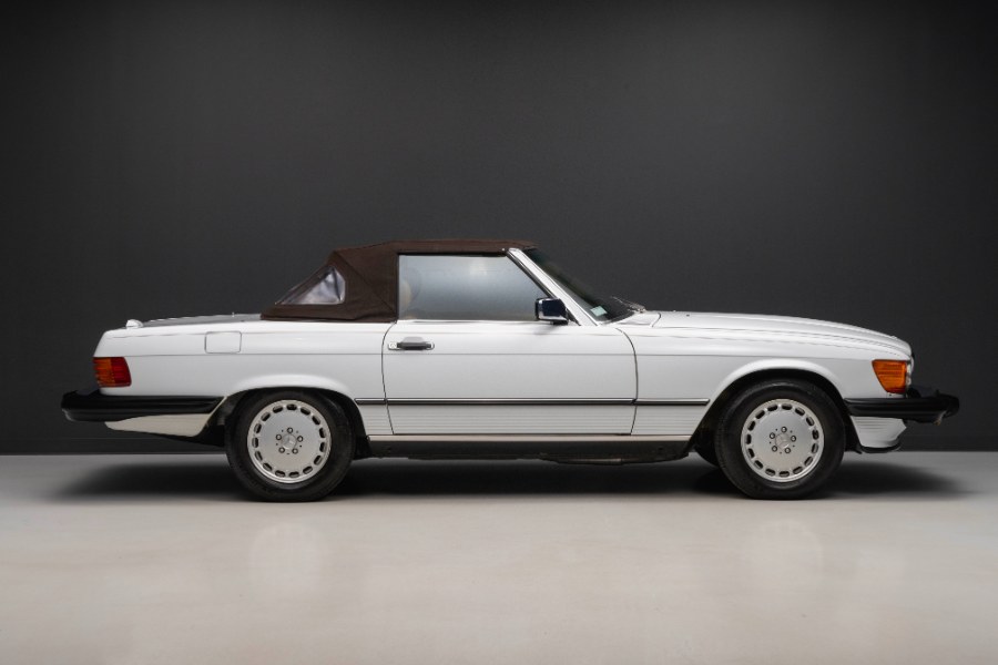 1988 Mercedes-Benz 560 Series 2dr Roadster 560SL, available for sale in North Salem, New York | Meccanic Shop North Inc. North Salem, New York 1988 Mercedes-Benz 560 Series 2dr Roadster 560SL, available for sale in North Salem, New York | Meccanic Shop North Inc. North Salem, New York