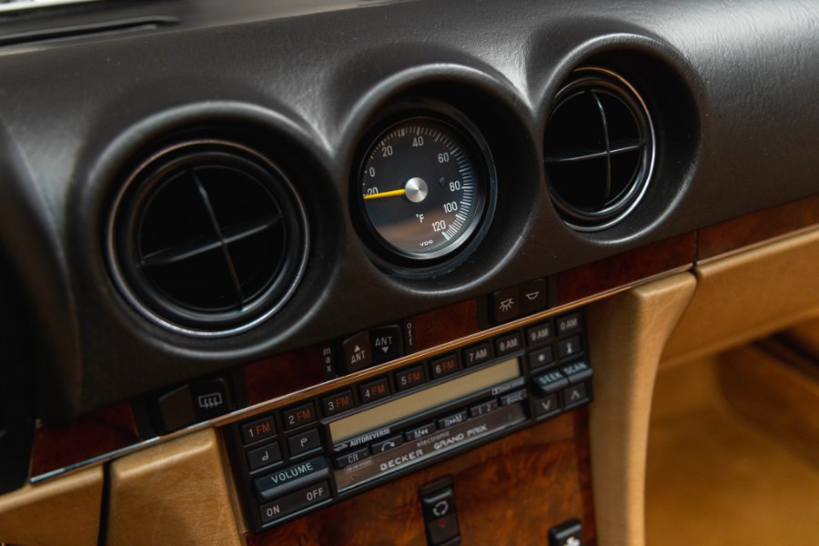 1988 Mercedes-Benz 560 Series 2dr Roadster 560SL, available for sale in North Salem, New York | Meccanic Shop North Inc. North Salem, New York 1988 Mercedes-Benz 560 Series 2dr Roadster 560SL, available for sale in North Salem, New York | Meccanic Shop North Inc. North Salem, New York