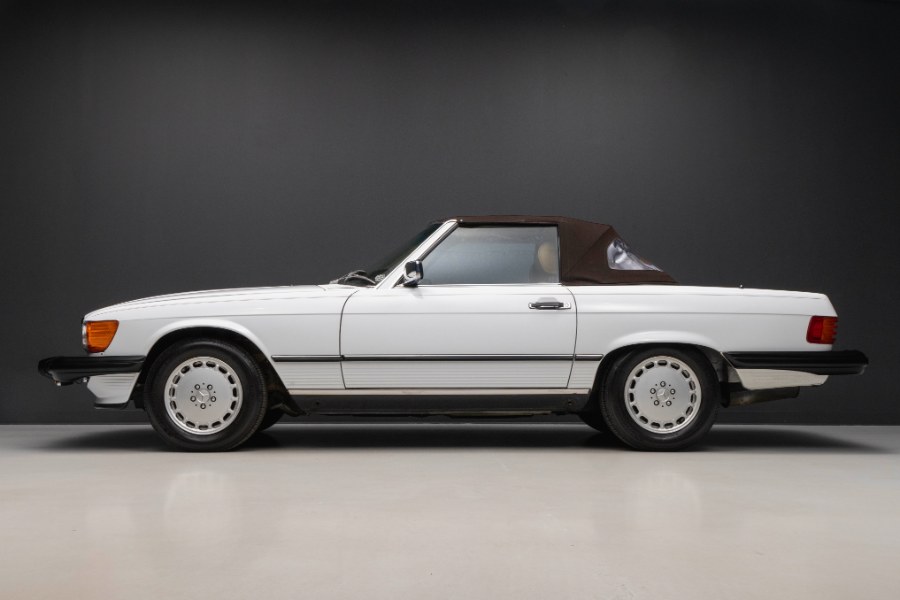 1988 Mercedes-Benz 560 Series 2dr Roadster 560SL, available for sale in North Salem, New York | Meccanic Shop North Inc. North Salem, New York 1988 Mercedes-Benz 560 Series 2dr Roadster 560SL, available for sale in North Salem, New York | Meccanic Shop North Inc. North Salem, New York