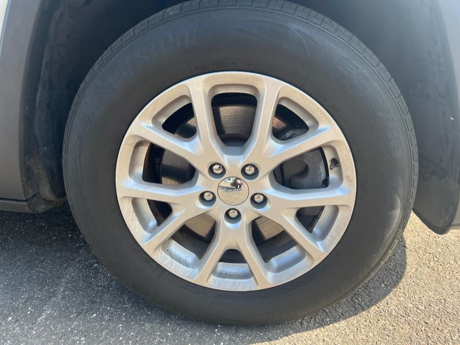 2014 Jeep Cherokee Latitude. CLEAN CARFAX. LOW MILES!!!, available for sale in Rosedale, New York | Sunrise Auto Sales. Rosedale, New York 2014 Jeep Cherokee Latitude. CLEAN CARFAX. LOW MILES!!!, available for sale in Rosedale, New York | Sunrise Auto Sales. Rosedale, New York