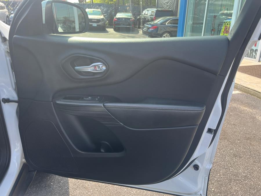 2014 Jeep Cherokee Latitude. CLEAN CARFAX. LOW MILES!!!, available for sale in Rosedale, New York | Sunrise Auto Sales. Rosedale, New York 2014 Jeep Cherokee Latitude. CLEAN CARFAX. LOW MILES!!!, available for sale in Rosedale, New York | Sunrise Auto Sales. Rosedale, New York