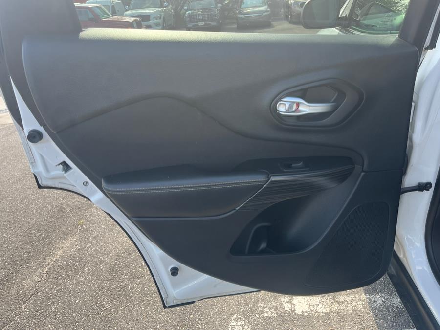 2014 Jeep Cherokee Latitude. CLEAN CARFAX. LOW MILES!!!, available for sale in Rosedale, New York | Sunrise Auto Sales. Rosedale, New York 2014 Jeep Cherokee Latitude. CLEAN CARFAX. LOW MILES!!!, available for sale in Rosedale, New York | Sunrise Auto Sales. Rosedale, New York
