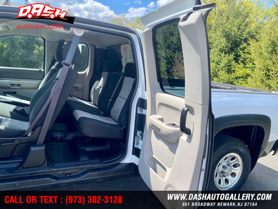 2009 Chevrolet Silverado 1500 4WD Ext Cab 143.5" Work Truck, available for sale in Newark, New Jersey | Dash Auto Gallery Inc.. Newark, New Jersey 2009 Chevrolet Silverado 1500 4WD Ext Cab 143.5" Work Truck, available for sale in Newark, New Jersey | Dash Auto Gallery Inc.. Newark, New Jersey