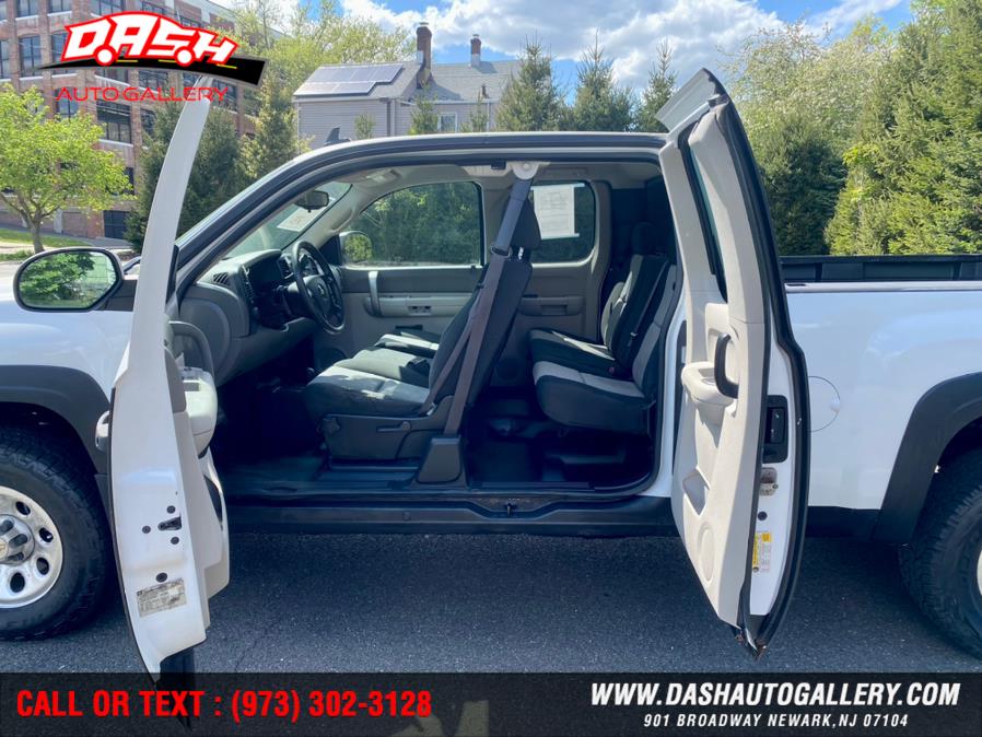2009 Chevrolet Silverado 1500 4WD Ext Cab 143.5" Work Truck, available for sale in Newark, New Jersey | Dash Auto Gallery Inc.. Newark, New Jersey 2009 Chevrolet Silverado 1500 4WD Ext Cab 143.5" Work Truck, available for sale in Newark, New Jersey | Dash Auto Gallery Inc.. Newark, New Jersey
