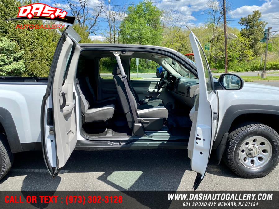 2009 Chevrolet Silverado 1500 4WD Ext Cab 143.5" Work Truck, available for sale in Newark, New Jersey | Dash Auto Gallery Inc.. Newark, New Jersey 2009 Chevrolet Silverado 1500 4WD Ext Cab 143.5" Work Truck, available for sale in Newark, New Jersey | Dash Auto Gallery Inc.. Newark, New Jersey