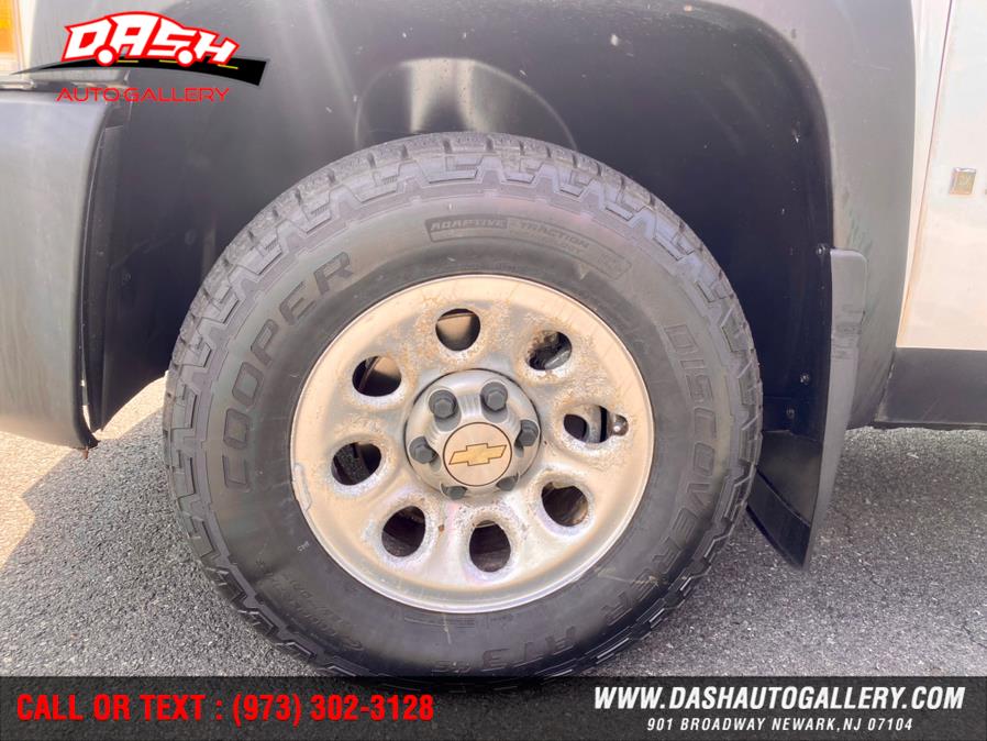 2009 Chevrolet Silverado 1500 4WD Ext Cab 143.5" Work Truck, available for sale in Newark, New Jersey | Dash Auto Gallery Inc.. Newark, New Jersey 2009 Chevrolet Silverado 1500 4WD Ext Cab 143.5" Work Truck, available for sale in Newark, New Jersey | Dash Auto Gallery Inc.. Newark, New Jersey