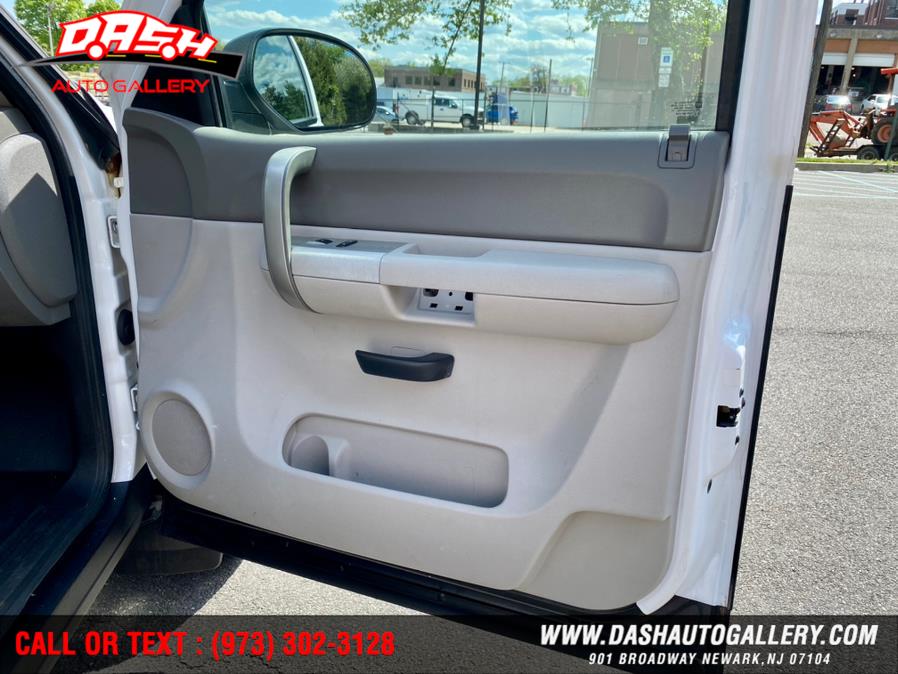 2009 Chevrolet Silverado 1500 4WD Ext Cab 143.5" Work Truck, available for sale in Newark, New Jersey | Dash Auto Gallery Inc.. Newark, New Jersey 2009 Chevrolet Silverado 1500 4WD Ext Cab 143.5" Work Truck, available for sale in Newark, New Jersey | Dash Auto Gallery Inc.. Newark, New Jersey
