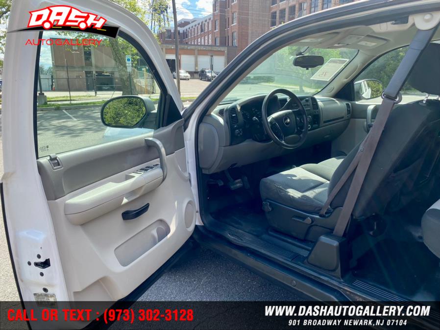 2009 Chevrolet Silverado 1500 4WD Ext Cab 143.5" Work Truck, available for sale in Newark, New Jersey | Dash Auto Gallery Inc.. Newark, New Jersey 2009 Chevrolet Silverado 1500 4WD Ext Cab 143.5" Work Truck, available for sale in Newark, New Jersey | Dash Auto Gallery Inc.. Newark, New Jersey
