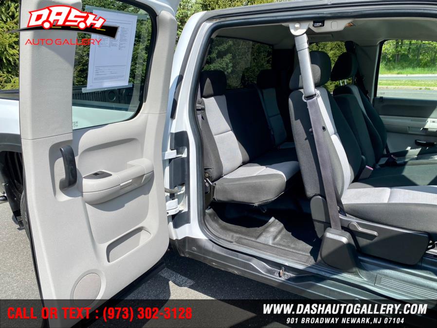 2009 Chevrolet Silverado 1500 4WD Ext Cab 143.5" Work Truck, available for sale in Newark, New Jersey | Dash Auto Gallery Inc.. Newark, New Jersey 2009 Chevrolet Silverado 1500 4WD Ext Cab 143.5" Work Truck, available for sale in Newark, New Jersey | Dash Auto Gallery Inc.. Newark, New Jersey