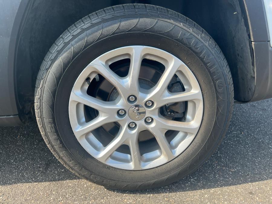 2014 Jeep Cherokee Latitude. CLEAN CARFAX. LOW MILES!!!, available for sale in Elmont, New York | Sunrise of Elmont. Elmont, New York 2014 Jeep Cherokee Latitude. CLEAN CARFAX. LOW MILES!!!, available for sale in Elmont, New York | Sunrise of Elmont. Elmont, New York
