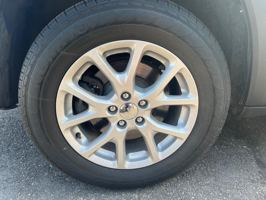 2014 Jeep Cherokee Latitude. CLEAN CARFAX. LOW MILES!!!, available for sale in Elmont, New York | Sunrise of Elmont. Elmont, New York 2014 Jeep Cherokee Latitude. CLEAN CARFAX. LOW MILES!!!, available for sale in Elmont, New York | Sunrise of Elmont. Elmont, New York