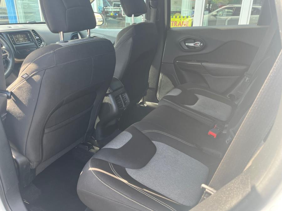 2014 Jeep Cherokee Latitude. CLEAN CARFAX. LOW MILES!!!, available for sale in Elmont, New York | Sunrise of Elmont. Elmont, New York 2014 Jeep Cherokee Latitude. CLEAN CARFAX. LOW MILES!!!, available for sale in Elmont, New York | Sunrise of Elmont. Elmont, New York