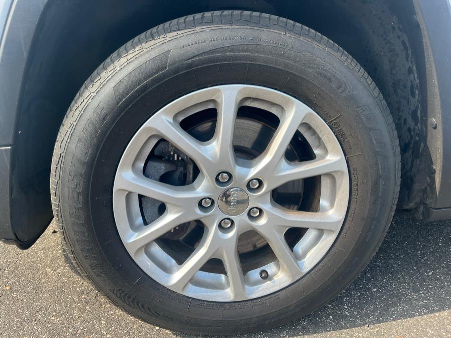 2014 Jeep Cherokee Latitude. CLEAN CARFAX. LOW MILES!!!, available for sale in Elmont, New York | Sunrise of Elmont. Elmont, New York 2014 Jeep Cherokee Latitude. CLEAN CARFAX. LOW MILES!!!, available for sale in Elmont, New York | Sunrise of Elmont. Elmont, New York