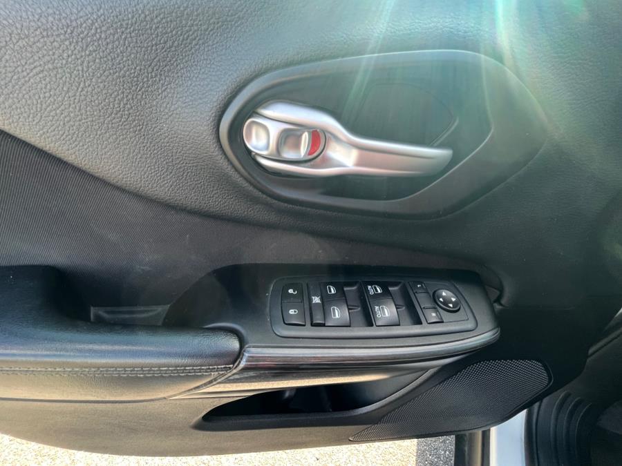 2014 Jeep Cherokee Latitude. CLEAN CARFAX. LOW MILES!!!, available for sale in Elmont, New York | Sunrise of Elmont. Elmont, New York 2014 Jeep Cherokee Latitude. CLEAN CARFAX. LOW MILES!!!, available for sale in Elmont, New York | Sunrise of Elmont. Elmont, New York