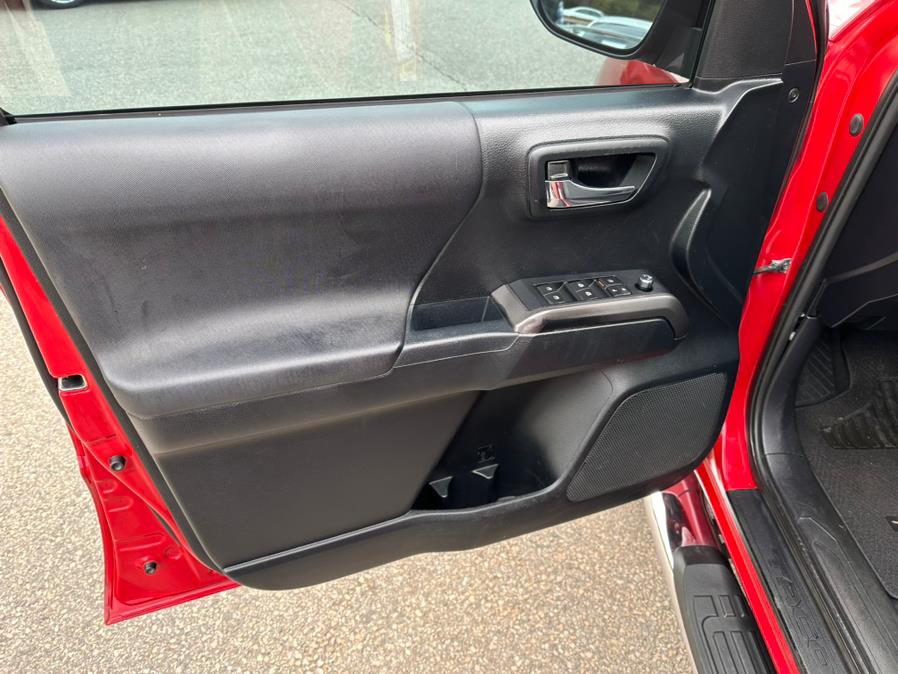 2016 Toyota Tacoma 4WD Double Cab V6 AT SR (Natl), available for sale in South Windsor, Connecticut | Mike And Tony Auto Sales, Inc. South Windsor, Connecticut 2016 Toyota Tacoma 4WD Double Cab V6 AT SR (Natl), available for sale in South Windsor, Connecticut | Mike And Tony Auto Sales, Inc. South Windsor, Connecticut