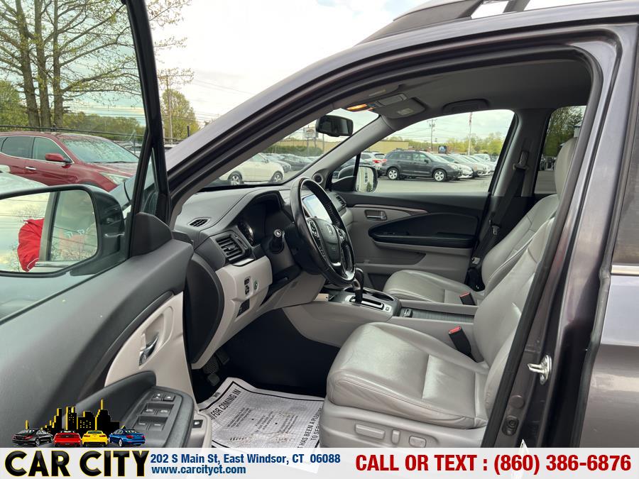 2017 Honda Ridgeline RTL-T 4x4 Crew Cab 5.3'' Bed, available for sale in East Windsor, Connecticut | Car City LLC. East Windsor, Connecticut 2017 Honda Ridgeline RTL-T 4x4 Crew Cab 5.3'' Bed, available for sale in East Windsor, Connecticut | Car City LLC. East Windsor, Connecticut