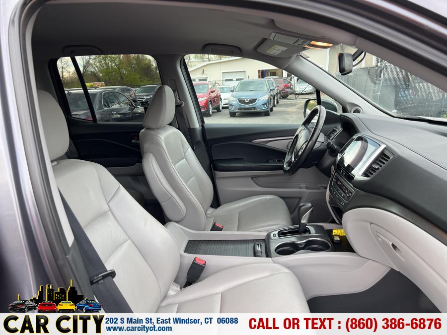 2017 Honda Ridgeline RTL-T 4x4 Crew Cab 5.3'' Bed, available for sale in East Windsor, Connecticut | Car City LLC. East Windsor, Connecticut 2017 Honda Ridgeline RTL-T 4x4 Crew Cab 5.3'' Bed, available for sale in East Windsor, Connecticut | Car City LLC. East Windsor, Connecticut