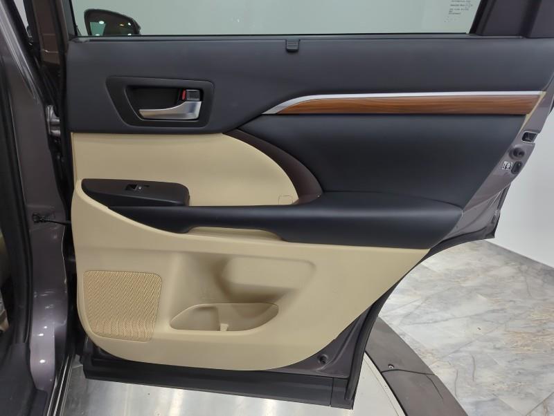 2019 Toyota Highlander Hybrid Limited, available for sale in Maple Shade, New Jersey | Car Revolution. Maple Shade, New Jersey 2019 Toyota Highlander Hybrid Limited, available for sale in Maple Shade, New Jersey | Car Revolution. Maple Shade, New Jersey