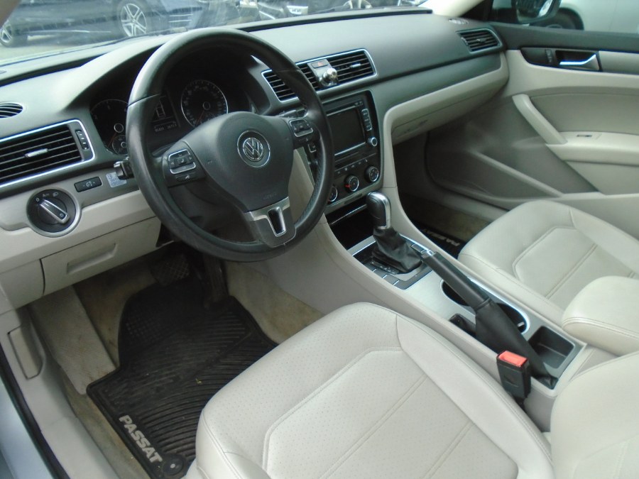 2014 Volkswagen Passat 4dr Sdn 2.0L DSG TDI SE w/Sunroof & Nav, available for sale in Waterbury, Connecticut | Jim Juliani Motors. Waterbury, Connecticut